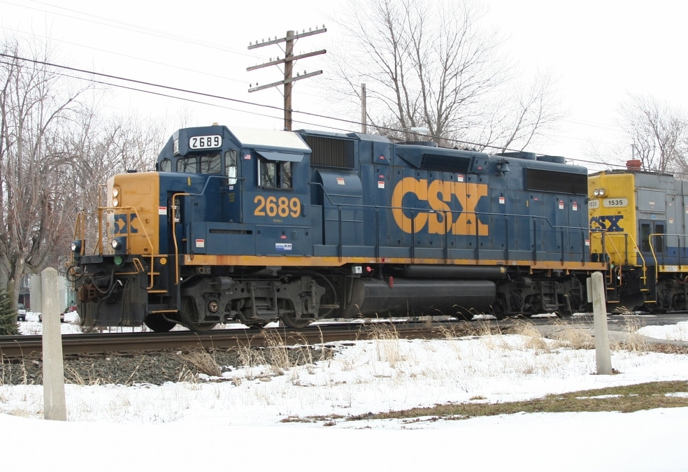 CSX 2689 leading a NB local autorack